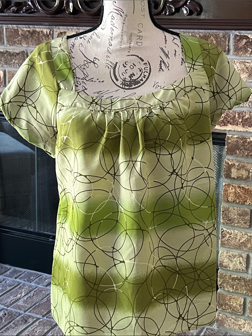 Apostrophe Women’s Green Printed Square-Neck Short Sleeve Top Large